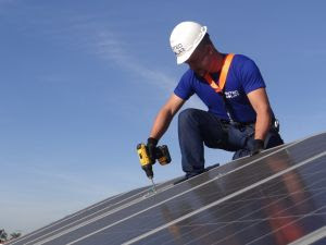 Leia mais sobre o artigo Energia solar é solução para aumento na conta de luz, estimado em 21% em 2022