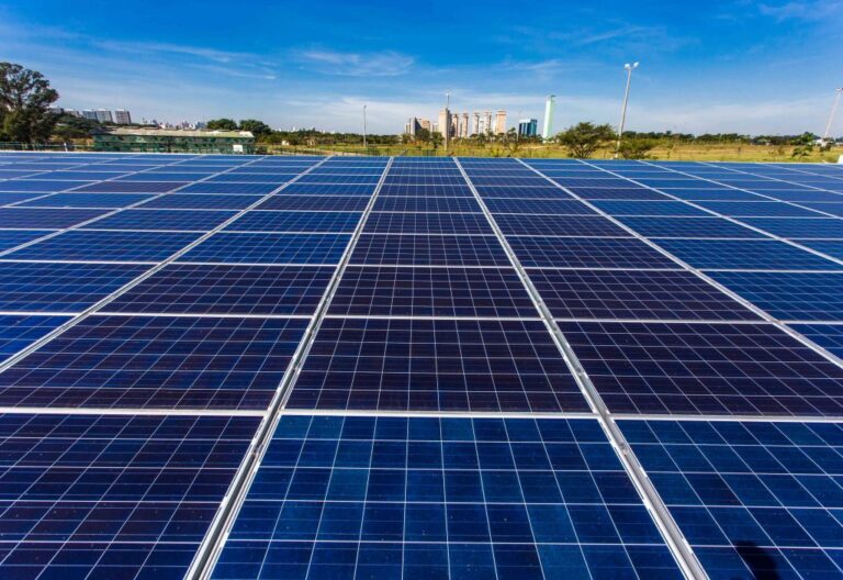 Aluguel de usina de energia solar: vale a pena para o seu negócio?