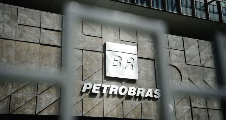 Leia mais sobre o artigo Petrobras inicia operação de primeira plataforma definitiva no campo de Mero, no pré-sal da Bacia de Santos