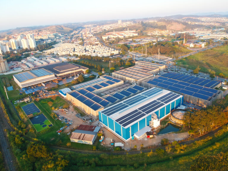 Leia mais sobre o artigo Elgin apresenta soluções fotovoltaicas e tecnologia híbrida na Intersolar 2022
