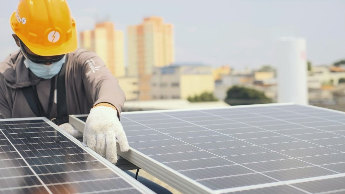 Leia mais sobre o artigo Consumidores têm seis meses para instalar painéis solares com mais vantagens previstas na lei
