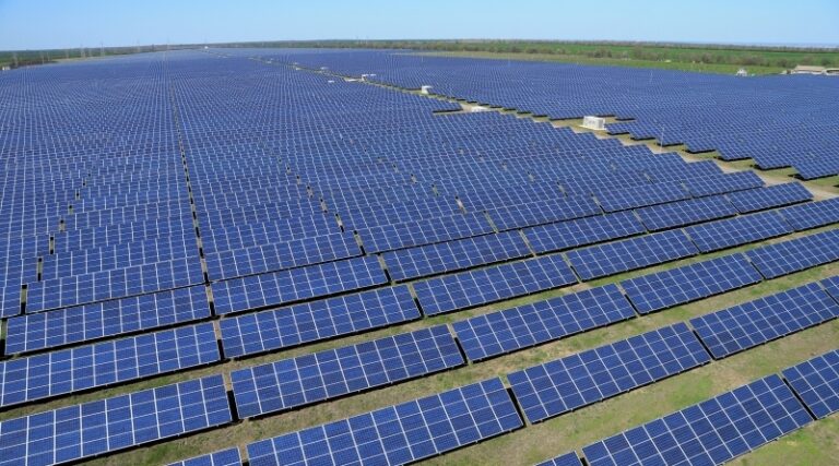 Leia mais sobre o artigo ABSOLAR reúne empresários do setor solar no Mato Grosso para debater perspectivas e expansão do mercado