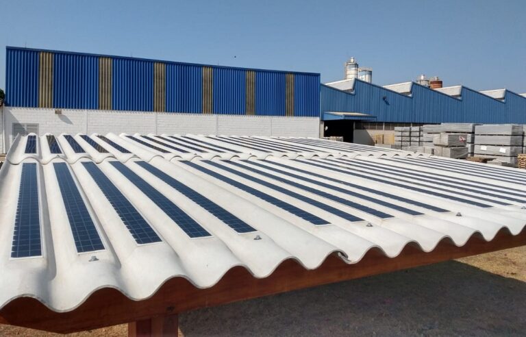 Leia mais sobre o artigo Eternit inicia a comercialização de telhas fotovoltaicas de fibrocimento