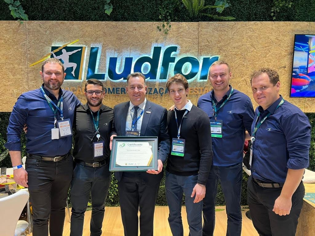 Leia mais sobre o artigo Ludfor entrega certificados de energia renovável a supermercadistas e empresas do setor alimentício na Exposuper