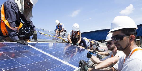 Leia mais sobre o artigo Setor solar deve chegar a 1 milhão de empregos acumulados no Brasil ainda em 2023
