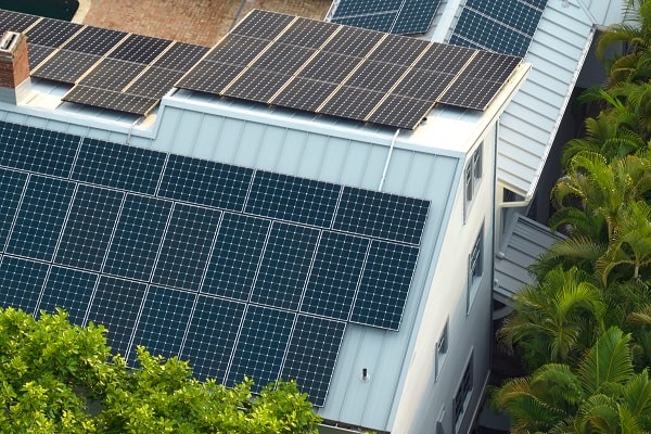 Leia mais sobre o artigo Estado de Goiás ultrapassa R$ 5,7 bilhões em investimentos na geração própria de energia solar