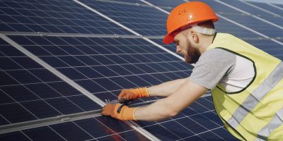 ABSOLAR e Caixa firmam parceria para ampliar financiamento para energia solar