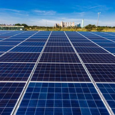 Aluguel de usina de energia solar vale a pena para o seu negócio