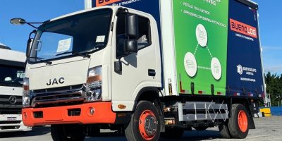 Bueno Grupo Logística investe em caminhões elétricos e armazéns de energia solar para operações 100% limpas