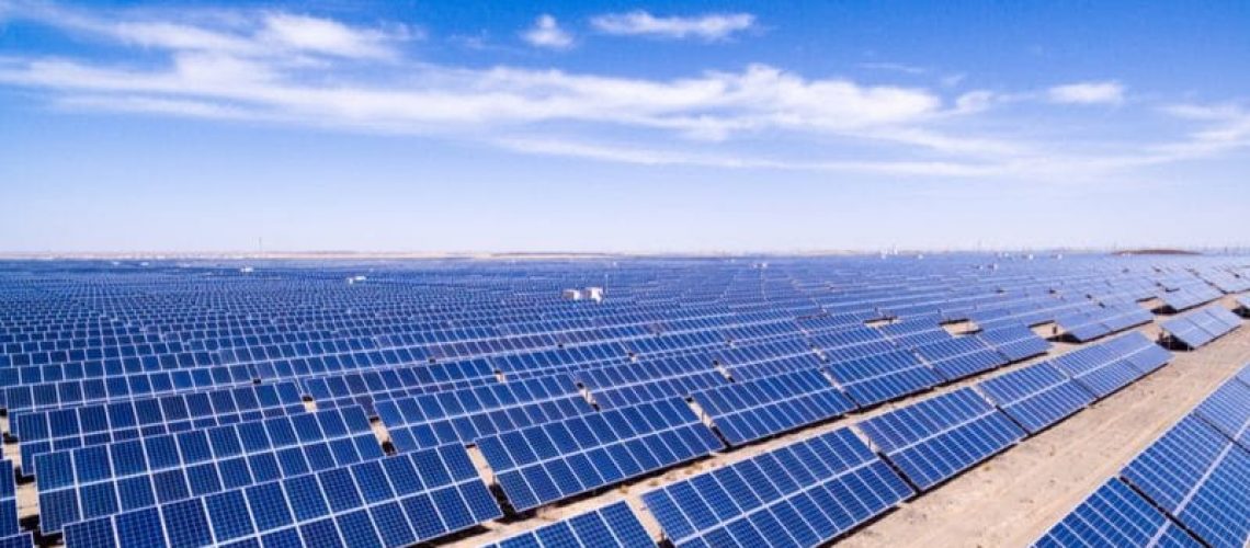 Energia solar avança no Brasil e chega a 38 gigawatts, com mais de R$ 184 bilhões em investimentos acumulados