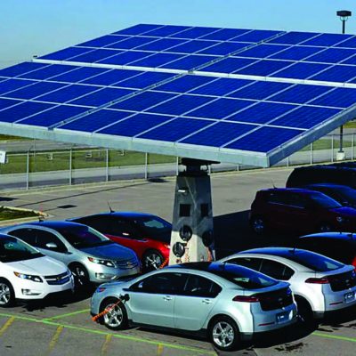 Energia solar é opção econômica e sustentável para carros elétricos