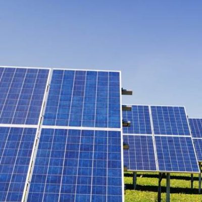 Especialistas alertam para os perigos de cabos falsos instalados em painéis solares