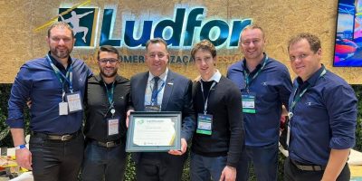 Ludfor entrega certificados de energia renovável a supermercadistas e empresas do setor alimentício na Exposuper