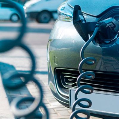 Metas de adoção de veículos elétricos são inatingíveis dentro dos prazos regulatórios, diz indústria automotiva global