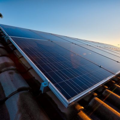 Pesquisa revela mais de 25 anos em economia com energia solar