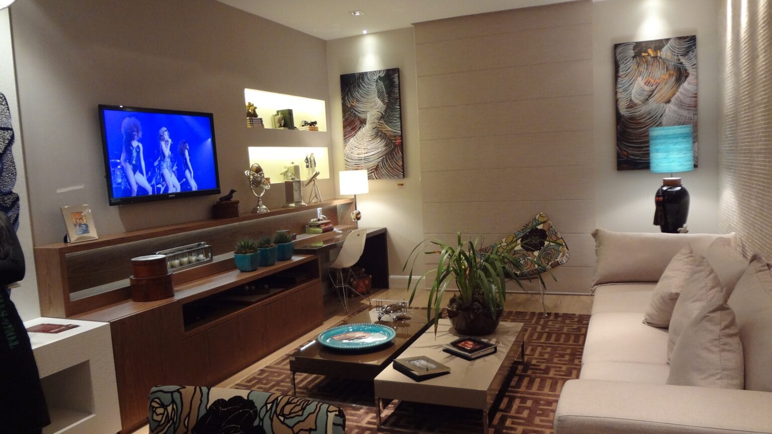 Dicas para ter uma iluminação aconchegante e funcional na sala de TV ...