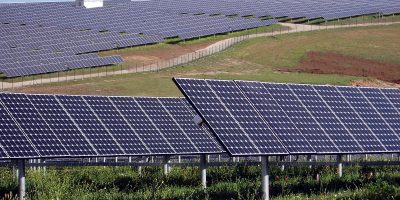 Aumento na conta de luz eleva em 22,7% financiamento de painéis solares no Brasil