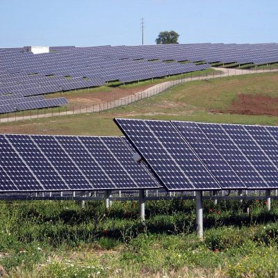 Aumento na conta de luz eleva em 22,7% financiamento de painéis solares no Brasil