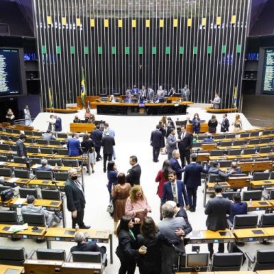 Câmara dos Deputados consegue consenso e vota pacote de energia