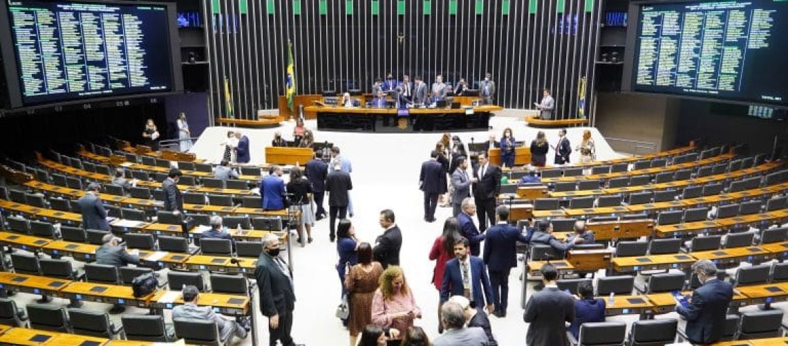 Câmara dos Deputados consegue consenso e vota pacote de energia