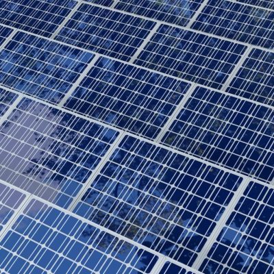 Capacidade de projetos solares centralizados outorgados no Brasil quase dobra no último ano