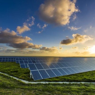 Energia solar deve trazer mais de R$ 50 bilhões em novos investimentos em 2023 ao Brasil