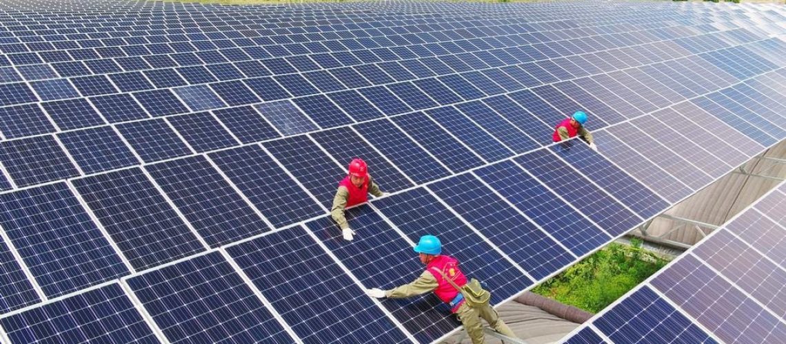 Energia solar ultrapassa 14 gigawatts no Brasil e supera Itaipu em potência