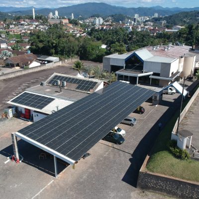 Garagem que gera energia conheça o carport solar