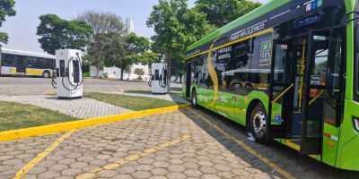 Magnani entrega 49 carregadores elétricos para empresas de transporte no RS e SP