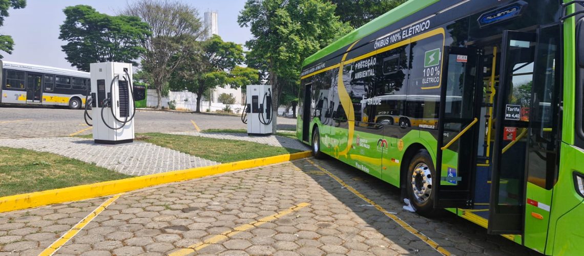 Magnani entrega 49 carregadores elétricos para empresas de transporte no RS e SP