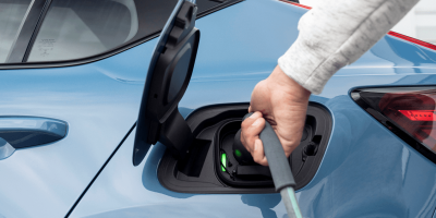 Pontos de recarga para carros elétricos crescem 300% em apenas quatro anos