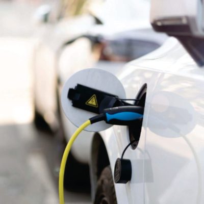 Uso de energia solar para abastecimento de carros elétricos