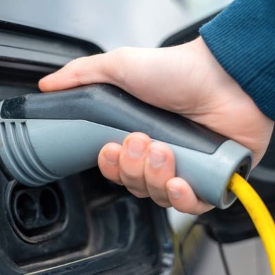 Vendas de veículos elétricos ultrapassam recorde do ano passado