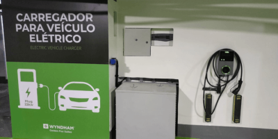 Wyndham Golden Foz Suítes inaugura estação de recarga para automóveis elétricos