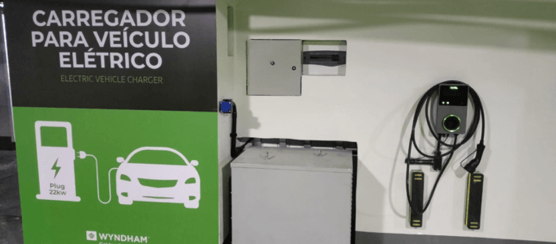 Wyndham Golden Foz Suítes inaugura estação de recarga para automóveis elétricos